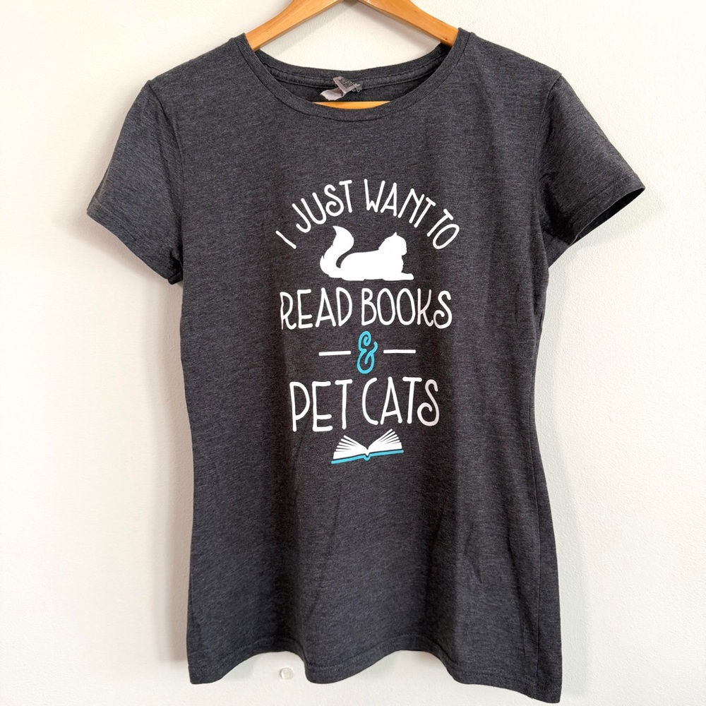 Graphic Cat and Book Lover T-Shirt Dark Gray Women’s Size Medium